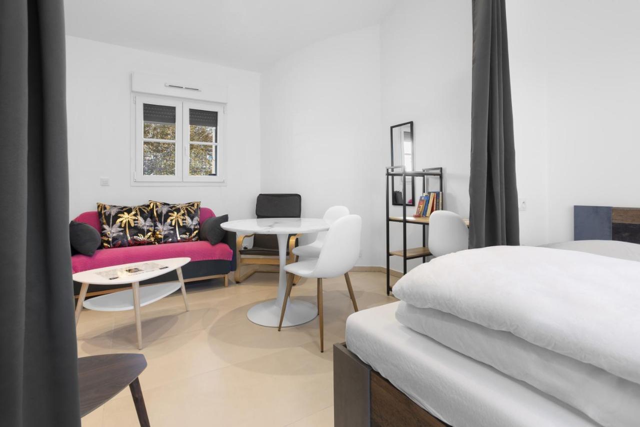 Moderne 4 - *